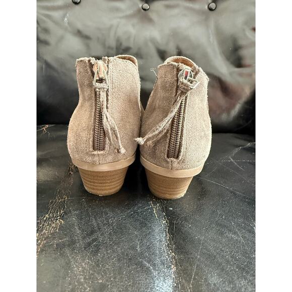 Kenneth Cole Reaction Women’s Size 6.5 Taupe Suede Ankle Booties Low Heel‎ - Picture 5 of 6